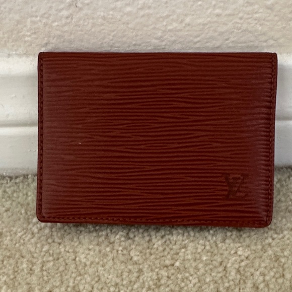 Pre-Loved Authentic Louis Vuitton Rich Brown Epi Leather Card Holder - Picture 1 of 2
